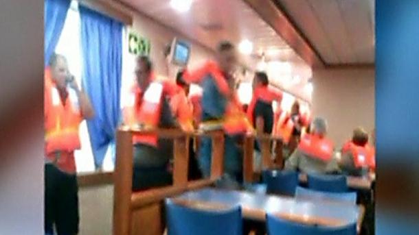 España: El ferry regresa a Los Cristianos tras un fuego